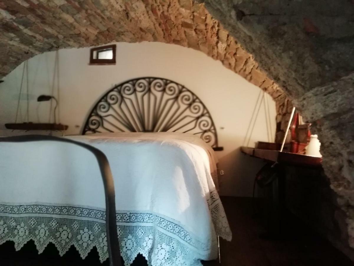 Antico Teatro Apartment กัสตีลีโยเน ดิ ออร์ชา ภายนอก รูปภาพ